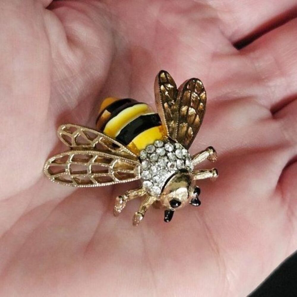 Capri gold tone vintage bee brooch yellow black